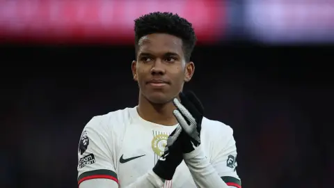 ESPN: Estevão trở lại London ngày 14/5 và chắc chắn lỡ World Cup