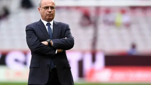 Campos: Paris đình chỉ hoàn toàn hoạt động chuyển nhượng và chúng tôi đang tập trung chuẩn bị cho trận chung kết Champions League
