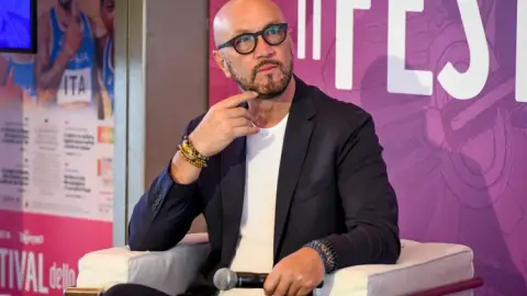 Zenga: Hồi đầu mùa tôi đã nói rằng Inter Milan sẽ hài lòng nếu lọt vào top 4. Mùa hè này, Inter Milan cần tăng cường 3 vị trí.