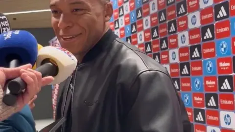 Sẽ nổ tung! Mbappe: Tôi bị thay ra vì được bố trí đá tiền đạo thứ 4. Tôi chỉ đi nghỉ sau khi câu lạc bộ đồng ý.