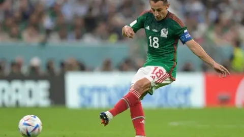Guardado tiết lộ từng từ chối Atletico để chọn Valencia dự Champions League