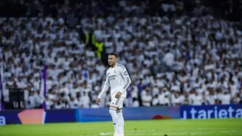 Phóng viên: Arbeloa không muốnMbapp nguy cơ chấn thương nên tung Gonzalo và những người khác vào sân