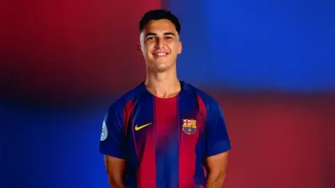 Bài nào cũng nói về hậu vệ 21 tuổi Cortez của Barcelona: 5 năm sau khi gia nhập, anh cuối cùng cũng có trận ra mắt đội một