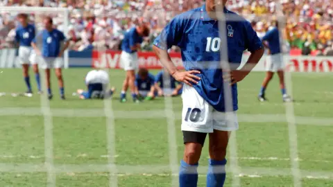 Baggio: Không ngủ được, tôi vẫn nghĩ về quả phạt đền hỏng ở chung kết World Cup 1994