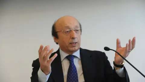 Moggi: Cầu thủ Juventus hiện tại chỉ được chơi dự bị từ năm 1996. Juventus cần ưu tiên chiêu mộ tiền vệ trong mùa hè này.