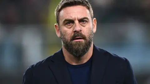 De Rossi: Sẽ chơi tốt trước Milan nghiêm túc nhưng không để “giúp đỡ” Roma