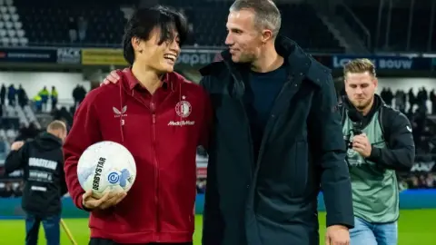 Van Persie sẽ cho hai cầu thủ Nhật nghỉ ngơi: Ngoại trừ trận gặp Hà Lan, tôi sẽ khoác áo Nhật Bản ở World Cup