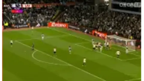 Tất cả phụ thuộc vào người bảo vệ! Van Dijk lập cú đúp bằng cú đánh đầu, Liverpool gỡ hòa 2-4 Villa