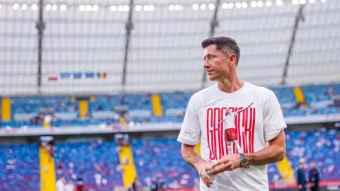 Mỗi bài viết: Lewandowski chưa bao giờ nhận được lời đề nghị gia hạn hợp đồng chính thức từ Barcelona nên không chờ đợi nữa.
