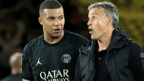 L'Equipe: Mối quan hệ của Mpbapp với Enrique ở Paris rất tôn trọng nhưng cũng đầy thách thức