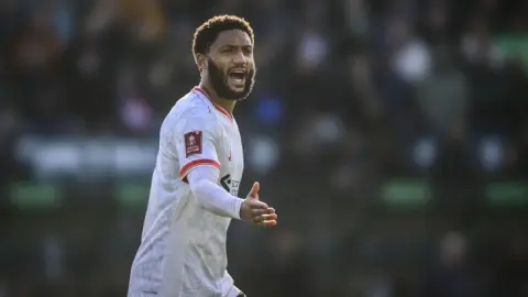 Moretto: Joe Gomez đã được đề nghị trở lại Milan trong những ngày gần đây và chỉ được giữ lại như một phương án thay thế vào thời điểm hiện tại.