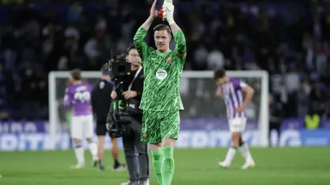 Truyền thông Hà Lan: Ajax đang chú ý đến Ter Stegen và Peña và dự định ký hợp đồng với một trong số họ vào mùa hè này