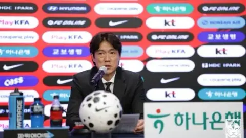 Son Heung-min ghi ít bàn? Hong Myung-bo: Không dễ để anh có được cơ hội ghi bàn ở vị trí của mình ở Los Angeles