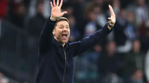 Phóng viên: Chelsea đánh giá cao khả năng lãnh đạo của Alonso và chủ động trao cho anh chức danh HLV. Hôm nay anh ấy đã chính thức được công bố.