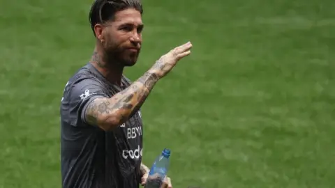 Aspen: Ramos sắp hoàn tất thương vụ mua lại Sevilla nhưng lại nảy sinh mâu thuẫn với tổ chức người hâm mộ