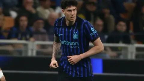 Romano: Việc Barcelona giới thiệu Bastoni hoàn toàn bị đình trệ, Inter Milan chưa bao giờ nhận được lời đề nghị