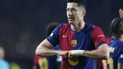 Mọi người: Lewandowski sẽ bắt đầu trận đấu với Betis, trận đấu cuối cùng của anh ấy tại Camp Nou
