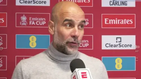 Guardiola than lịch thi đấu "ngớ ngẩn" sau khi Man City vô địch FA Cup