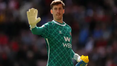 Chelsea và Liverpool cùng theo sát thủ môn Robin Roefs của Sunderland