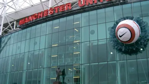 308 trận thắng và 26 trận hòa! Man United có 334 lần dẫn trước trong hiệp một trên sân nhà ở Premier League và vẫn bất bại.