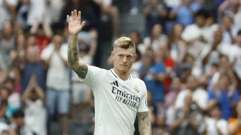 Kroos chỉ trích nhà báo lan truyền tin giả về Klopp và Real Madrid