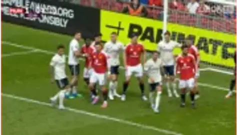Đừng theo dõi mọi người! Anderson kiến ​​tạo cho Morato đánh đầu ghi bàn và Man United 1-1 bị Forest gỡ hòa