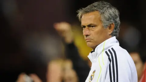 Quyền lực và tranh cãi cùng tồn tại! L'Equipe: Mourinho bất hòa với Casillas và Ramos khi lần đầu dẫn dắt Real Madrid