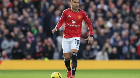 BBC: Dù thế nào đi chăng nữa, Casemiro sẽ được coi như người hùng khi trở lại Old Trafford