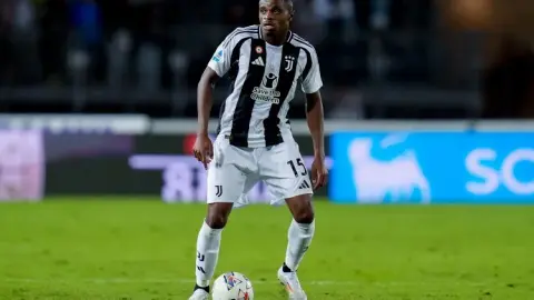 Tutu: Tottenham cử tuyển trạch viên tới kiểm tra Kalulu nhưng Juventus không muốn bán anh và trước đó đã từ chối liên hệ từ Man United.