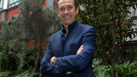 Valdano: Chúng ta nên đánh giá cao hơn là so sánh Messi và Ronaldo. Bóng đá nợ Ronaldo chức vô địch World Cup