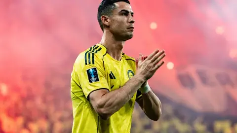 Cựu danh thủ: Ở Ả Rập Saudi, người hâm mộ coi Ronaldo như huyền thoại bóng đá. Anh ấy luôn là thần tượng của tôi.
