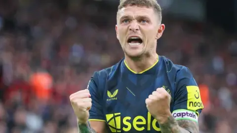 Trippier: Mùa giải khó khăn nhưng tôi tự hào khoác áo Newcastle