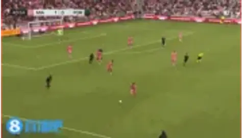 Thiên Tú! Messi đi bóng liên tục xé nát hàng phòng ngự, thoát khỏi vòng vây 4 người và kiến ​​tạo cho Beltrame ghi bàn