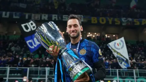 Calhanoglu: Thật tuyệt vời khi giành chức vô địch cùng Inter Milan. Chúng tôi xứng đáng với thành công này.