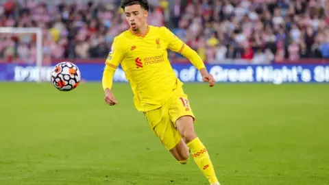 Thames: Inter Milan dự định theo đuổi Curtis Jones một lần nữa vào mùa hè này, trong khi Liverpool đang chú ý đến Dumfries