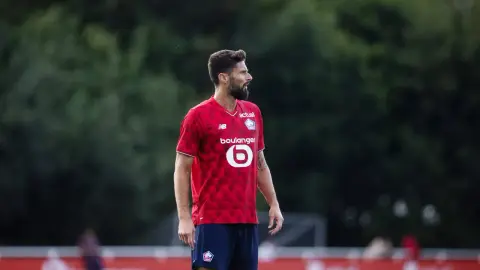 Hợp đồng sẽ hết hạn vào mùa hè này! Giroud: Tôi cảm thấy ổn ở Lille và đang thảo luận về tương lai với câu lạc bộ