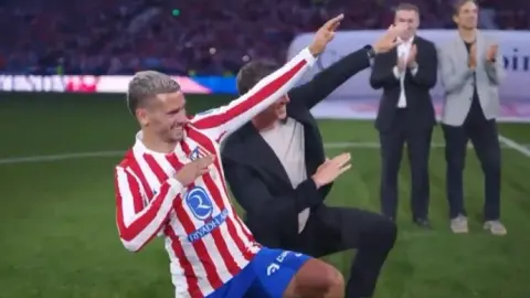 Torres bày tỏ lòng kính trọng đối với Griezman: Anh ấy có lẽ là cầu thủ Atletico Madrid vĩ đại nhất mà chúng tôi từng gặp trực tiếp