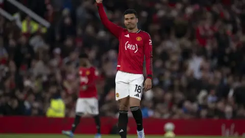 Nhìn lại những năm tháng khoác áo Quỷ đỏ, Casemiro tiếc nuối là không được Carrick dẫn dắt sớm hơn.