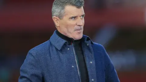Keane: Tôi nghi ngờ việc Carrick có thể đá chính thường xuyên, anh ấy cần phải nỗ lực để giải quyết một số vấn đề lớn