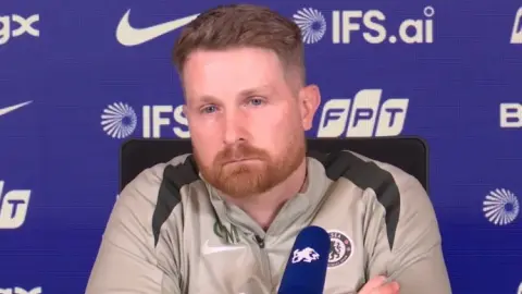 MacFarlane: Alonso sẽ giành được sự tôn trọng của mọi người, tôi tự hỏi liệu mình có thuộc ban huấn luyện của anh ấy không