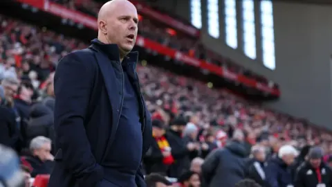 Slott cười khúc khích! Brighton thua, chỉ Bournemouth mới đe dọa được suất dự Champions League của Liverpool