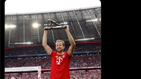 Kane Social Media: Tôi tự hào là vua phá lưới Bundesliga trong ba năm liên tiếp và cảm ơn sự giúp đỡ của các đồng đội.