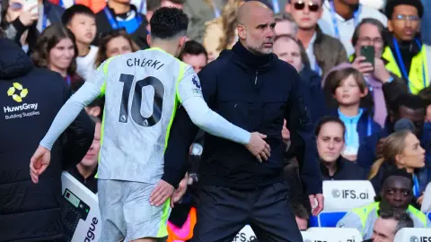 Hoàn thành? Guardiola gia hạn hợp đồng 24 năm và tuyên bố sẽ ở lại xây dựng lại, với 3 kỳ chuyển nhượng trị giá 520 triệu euro cho các bản hợp đồng