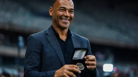Cafu: Neymar không thể một mình gánh Brazil suốt 15 năm