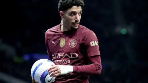 Tương lai Marmoush và Salah tiếp tục gây chú ý ở cuối mùa