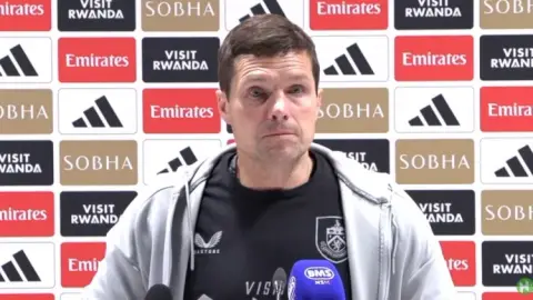 HLV Burnley tiếc nuối sau trận thua Arsenal, cho rằng Havertz đáng bị thẻ đỏ