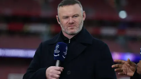 Rooney: Ferguson đã loại tôi khỏi đội hình ở trận sân nhà vừa rồi, tôi vừa uống rượu vừa xem trận đấu trong vòng cấm