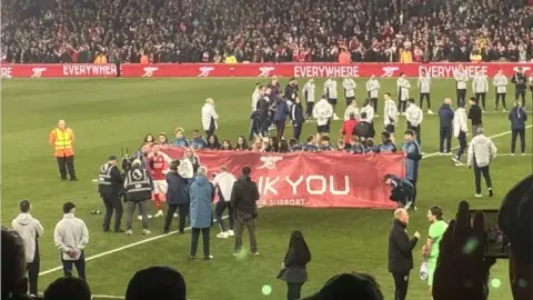 Bài phát biểu của Odegaard: Vẫn còn một giải đấu quan trọng và trận chung kết Champions League. Chúng tôi muốn mang chiếc cúp về nhà.