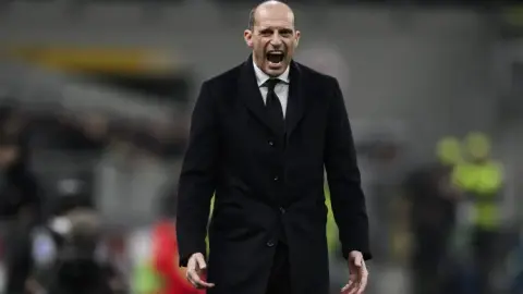 Di Marzio: Ban lãnh đạo Milan đã không thông báo cho giám đốc và huấn luyện viên và quyết định riêng về một số hoạt động chuyển nhượng
