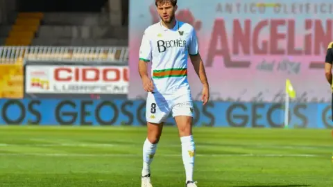 TA: Nhiều đội bóng ở Premier League và Serie A quan tâm đến Tessmann, Lyon sẵn sàng chấp nhận lời đề nghị từ 20 triệu đến 25 triệu euro